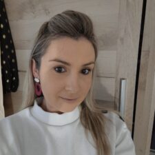 bijoux en résine et paillettes